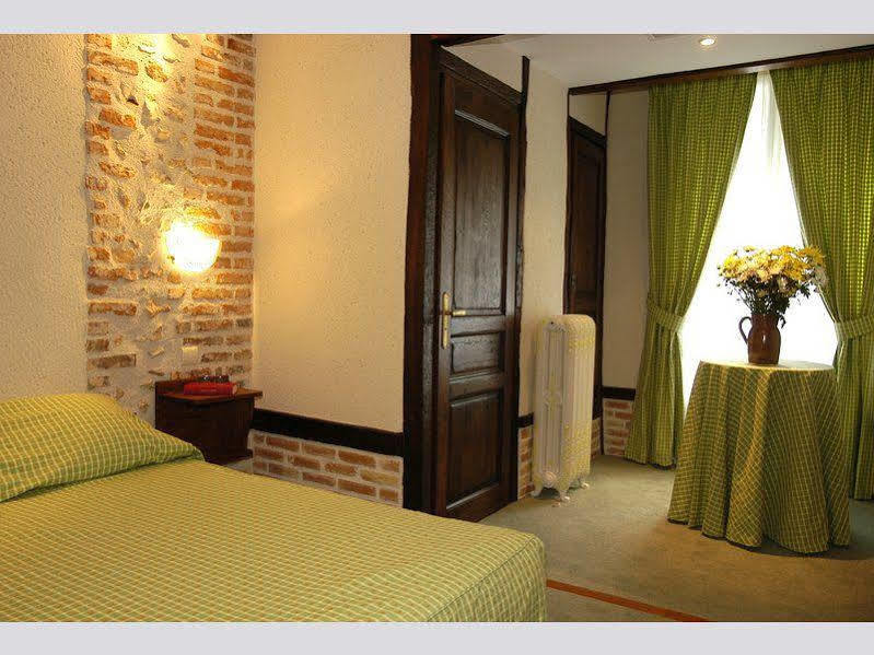 Hotel La Chaumière Aubigny-sur-Nère Esterno foto